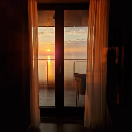 Turquoise By The Sea דירה