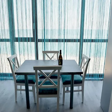 Apartment Turquoise By The Sea Constanta